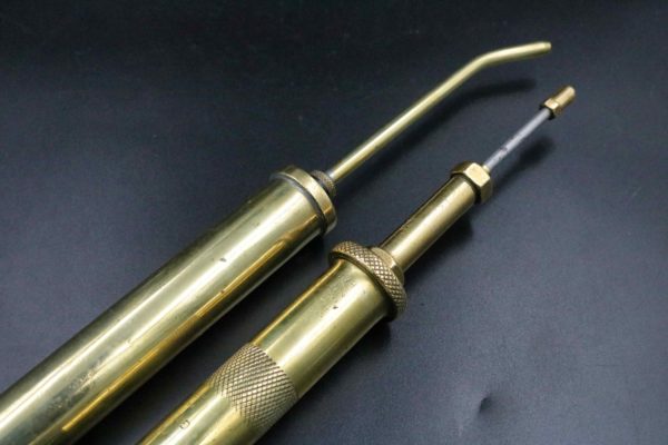 05 - 102.2_Vintage brass screw grease gun_98340