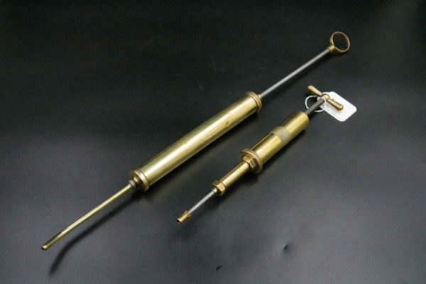 05 - 102.3_Vintage brass screw grease gun_98340