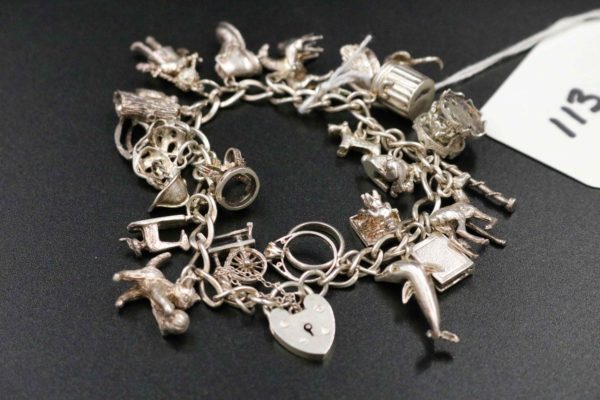 05 - 113.1_Silver charm bracelet_98351