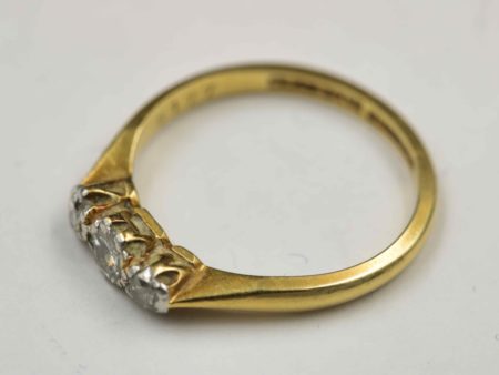 05 - 114.1_18ct gold diamond ring_98352