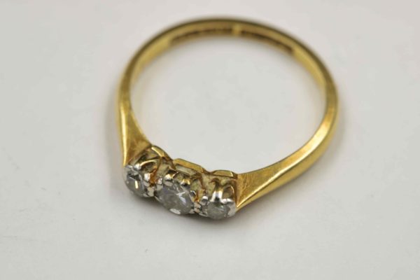 05 - 114.5_18ct gold diamond ring_98352
