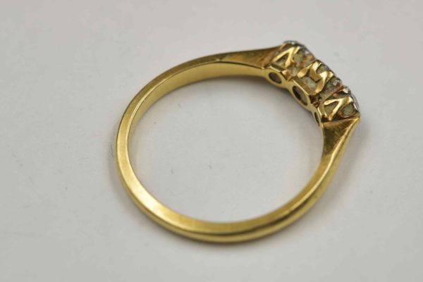 05 - 114.6_18ct gold diamond ring_98352