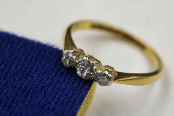 05 - 114.8_18ct gold diamond ring_98352