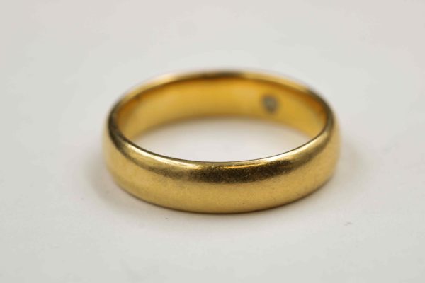 05 - 115.8_22ct gold band ring_98353
