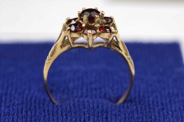 05 - 119.3_9ct gold ring with red stones_98357