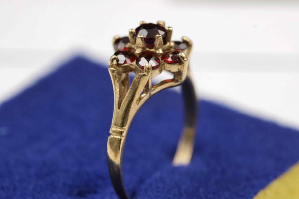 05 - 119.4_9ct gold ring with red stones_98357