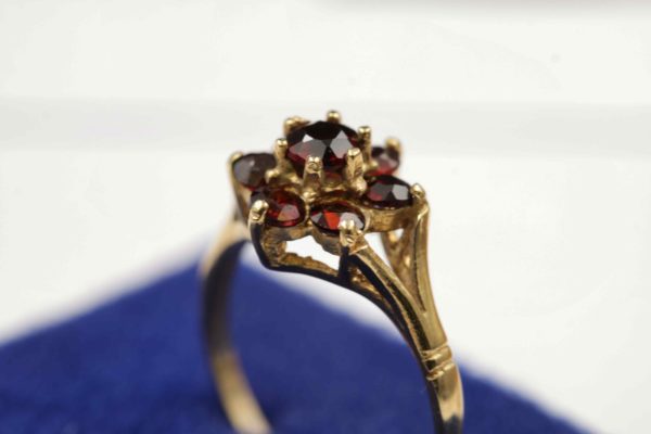05 - 119.5_9ct gold ring with red stones_98357