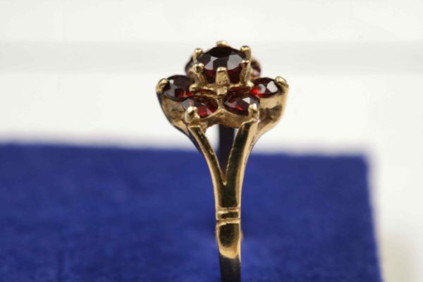 05 - 119.6_9ct gold ring with red stones_98357