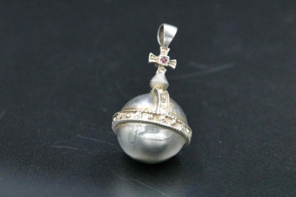 05 - 120.1_Hallmarked sterling silver orb pendant_98358