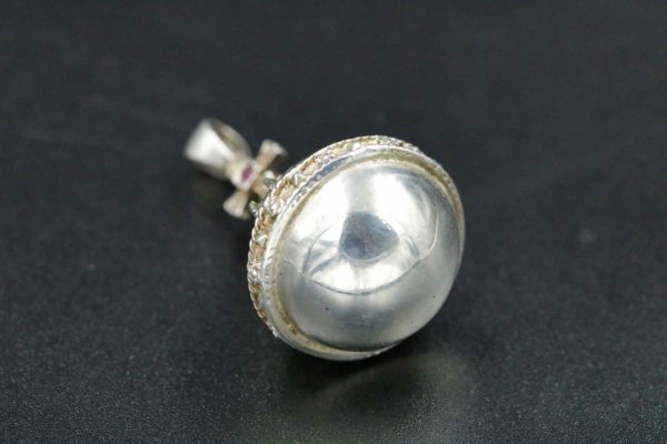 05 - 120.2_Hallmarked sterling silver orb pendant_98358