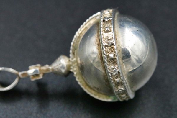 05 - 120.5_Hallmarked sterling silver orb pendant_98358