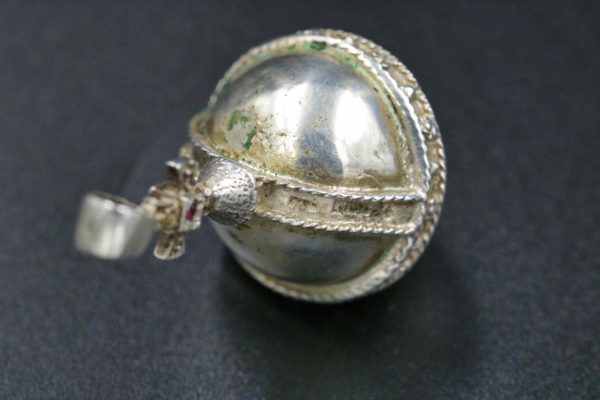 05 - 120.7_Hallmarked sterling silver orb pendant_98358