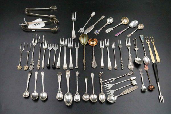 05 - 124.1_Large collection of silver spoons_98362