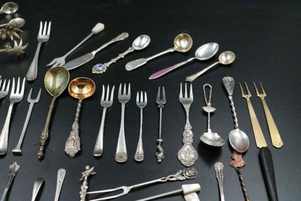 05 - 124.5_Large collection of silver spoons_98362