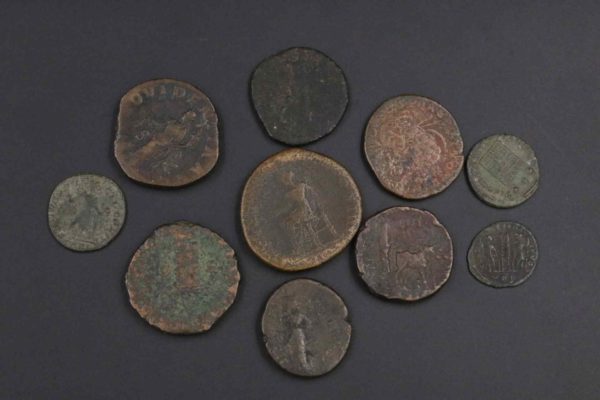 05 - 129.2_Roman Bronze Coins x10_95687