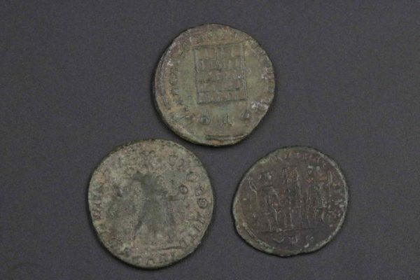 05 - 129.3_Roman Bronze Coins x10_95687