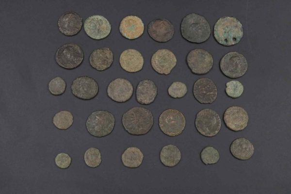 05 - 130.1_Roman Bronze Coins Small Denominations x30_95688