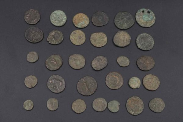 05 - 130.2_Roman Bronze Coins Small Denominations x30_95688