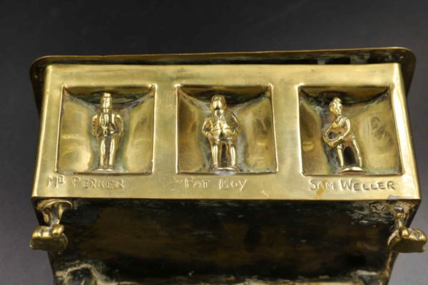 05 - 136.5_Brass trinket box featuring 3 Dickens characters_98374
