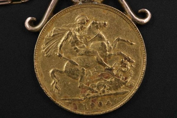 05 - 137.5_1904 Mounted Gold Sovereign and 9CT Gold Chain 20_95695