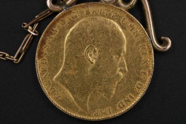 05 - 137.6_1904 Mounted Gold Sovereign and 9CT Gold Chain 20_95695