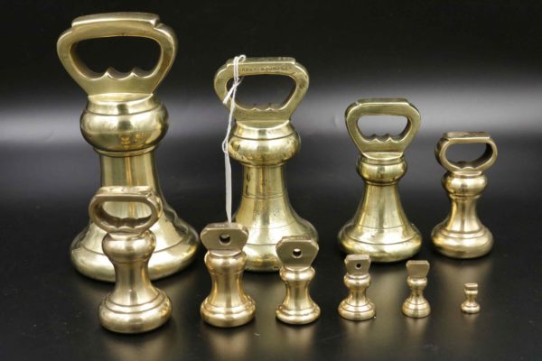 05 - 139.1_Set of Vintage brass weights_98377
