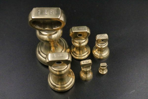 05 - 139.8_Set of Vintage brass weights_98377