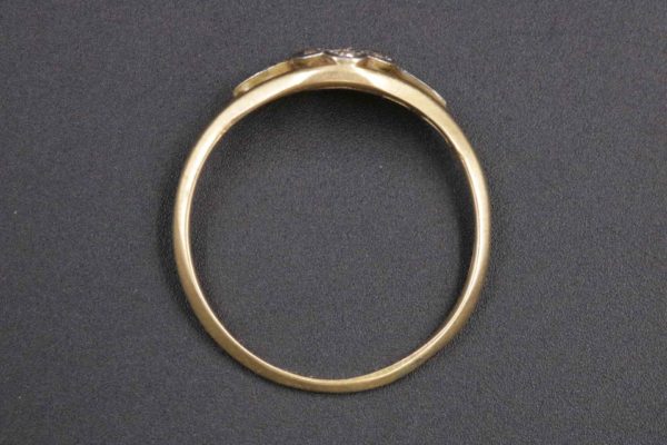 05 - 142.2_9Ct Gold Ladies Ring in Original Jewellers Box_95700