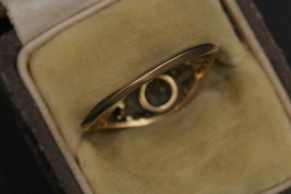 05 - 142.4_9Ct Gold Ladies Ring in Original Jewellers Box_95700