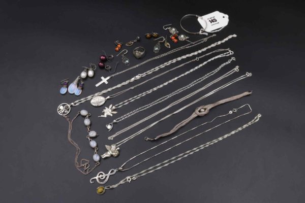 05 - 145.1_An Assortment of Silver Jewellery_95703