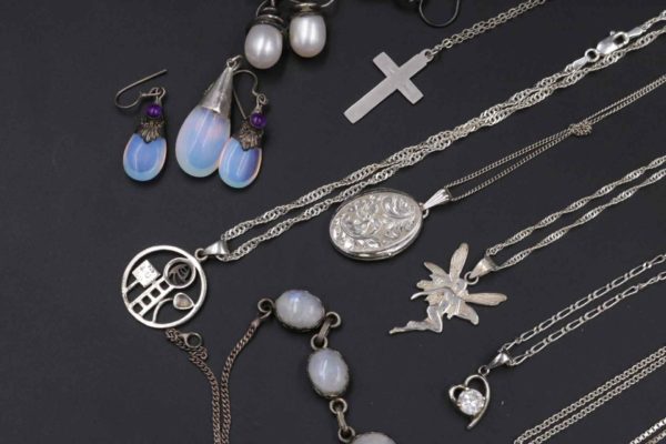 05 - 145.3_An Assortment of Silver Jewellery_95703