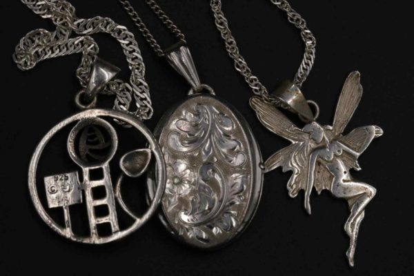 05 - 145.8_An Assortment of Silver Jewellery_95703