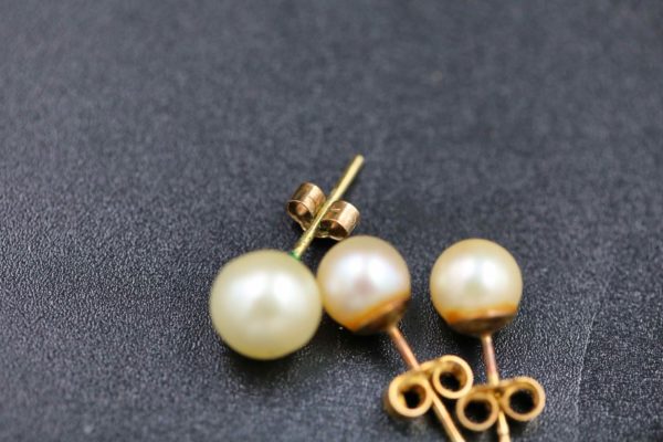 05 - 149.5_x2 pairs 9ct gold pearl earrings_98388