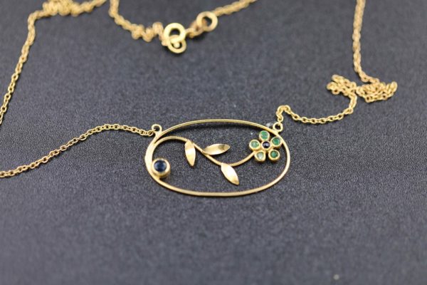05 - 150.6_An 18ct gold necklace with a flower pendant_98389