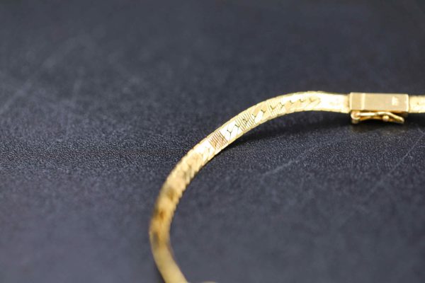 05 - 151.3_A 14ct gold jade and diamond bracelet_98390