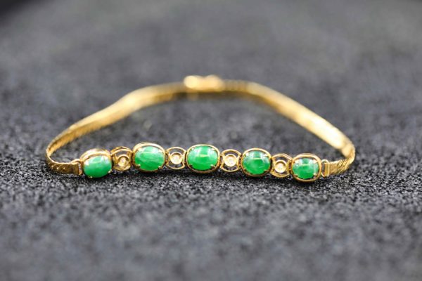 05 - 151.6_A 14ct gold jade and diamond bracelet_98390