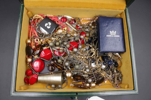 05 - 154.5_Large Lockable Jewellery Box with Contents_95712