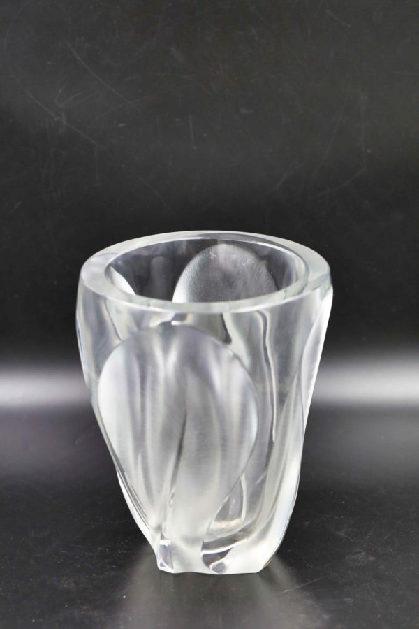 05 - 170.7_Large Lalique Ingrid glass vase_98409