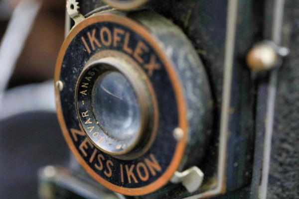 05 - 177.4_Ikoflex camera Zeiss with original case_98423