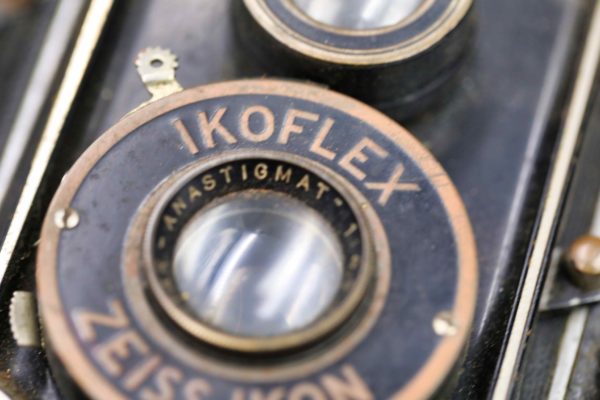 05 - 177.6_Ikoflex camera Zeiss with original case_98423