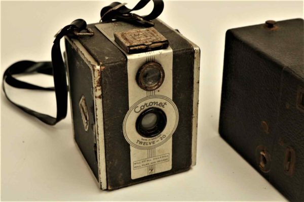 05 - 181.4_5 x Box Cameras Vintage_95774