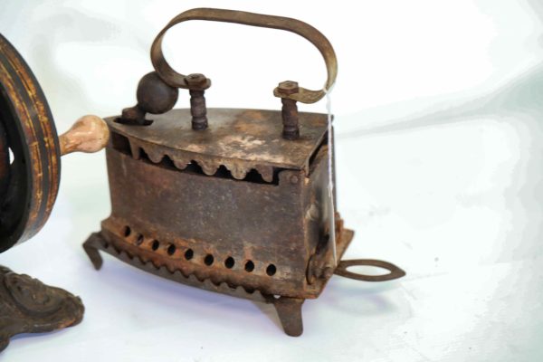 05 - 193.5_Antique cast iron sewing machine_98439