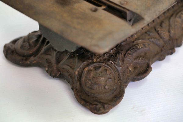 05 - 193.6_Antique cast iron sewing machine_98439