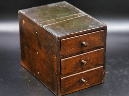 05 - 197.1_Small set of collectors drawers_98443