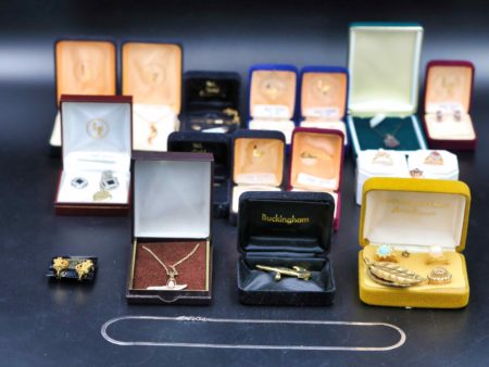 05 - 201.1_Large collection of 9ct gold silver jewellery in boxes_98447
