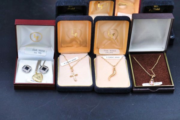 05 - 201.4_Large collection of 9ct gold silver jewellery in boxes_98447
