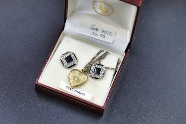 05 - 201.7_Large collection of 9ct gold silver jewellery in boxes_98447