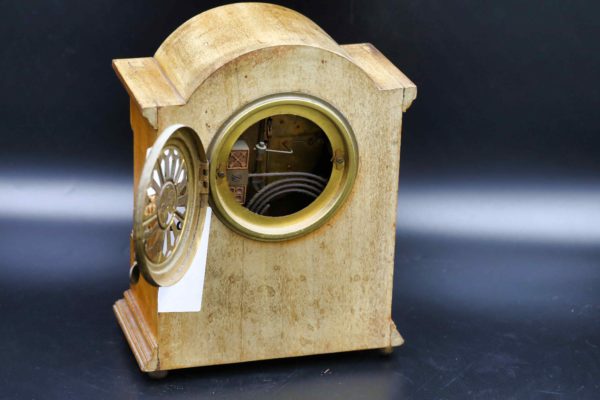 05 - 207.2_Vintage wooden mantel clock_98453