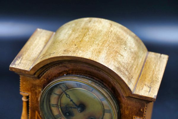 05 - 207.3_Vintage wooden mantel clock_98453