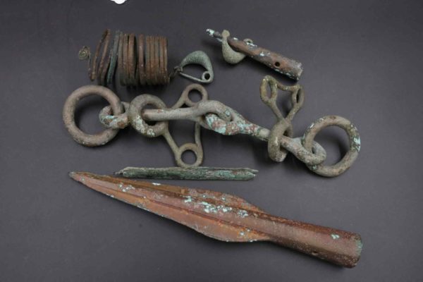 05 - 207.4_A Collection of Bronze Artifacts_95800